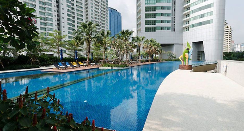 For rent 3 bedrooms condo in Khlong Toei, Bangkok