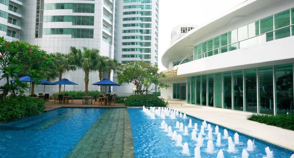 For rent 3 bedrooms condo in Khlong Toei, Bangkok