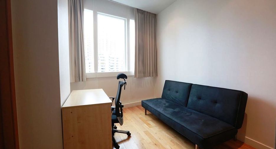 For rent 3 bedrooms condo in Khlong Toei, Bangkok