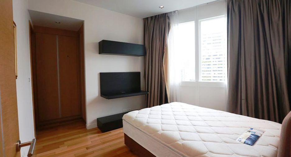 For rent 3 bedrooms condo in Khlong Toei, Bangkok
