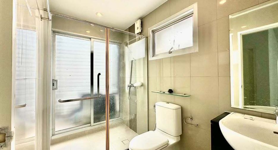 For sale 2 bedrooms condo in Watthana, Bangkok