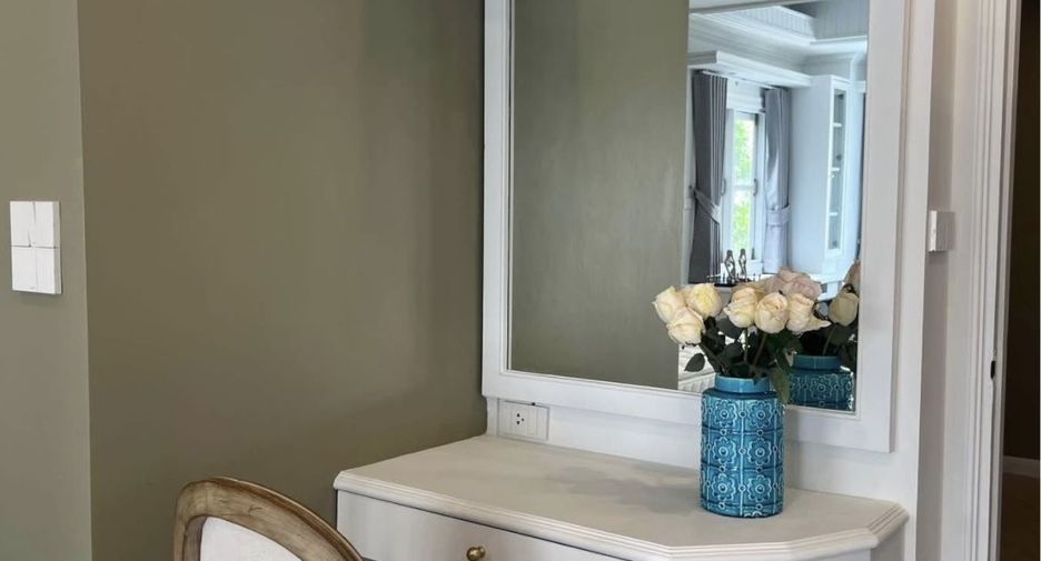 For rent 3 bedrooms townhouse in Yan Nawa, Bangkok