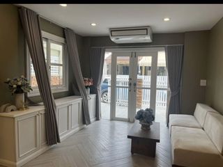 For rent 3 bedrooms townhouse in Yan Nawa, Bangkok