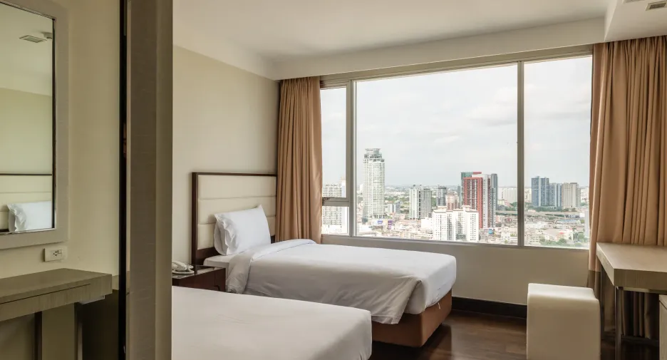 For rent 3 bedrooms apartment in Khlong Toei, Bangkok
