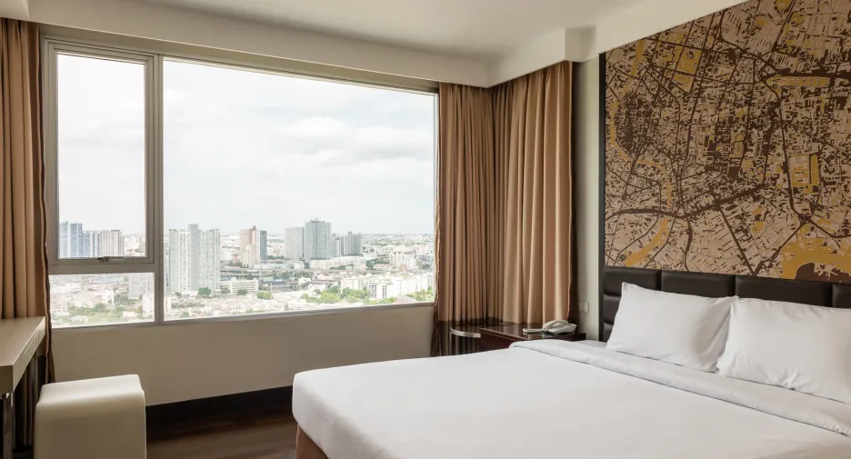 For rent 3 bedrooms apartment in Khlong Toei, Bangkok