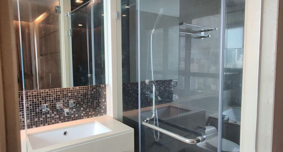 For rent 2 bedrooms condo in Watthana, Bangkok