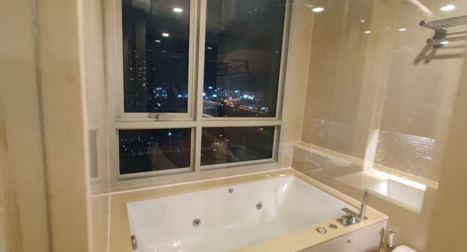 For rent 2 bedrooms condo in Watthana, Bangkok