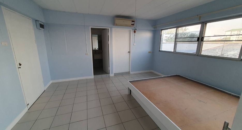 For sale 2 bedrooms condo in Bang Kapi, Bangkok