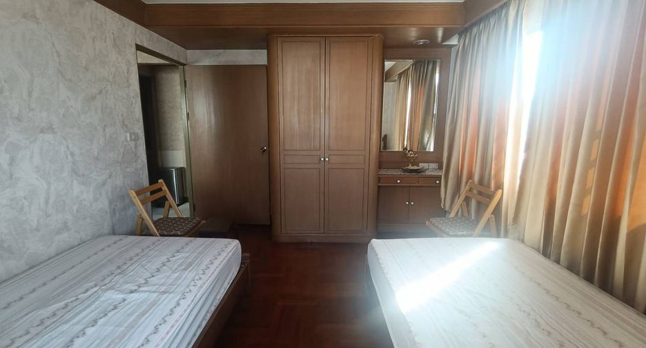 For rent 2 bedrooms condo in Watthana, Bangkok