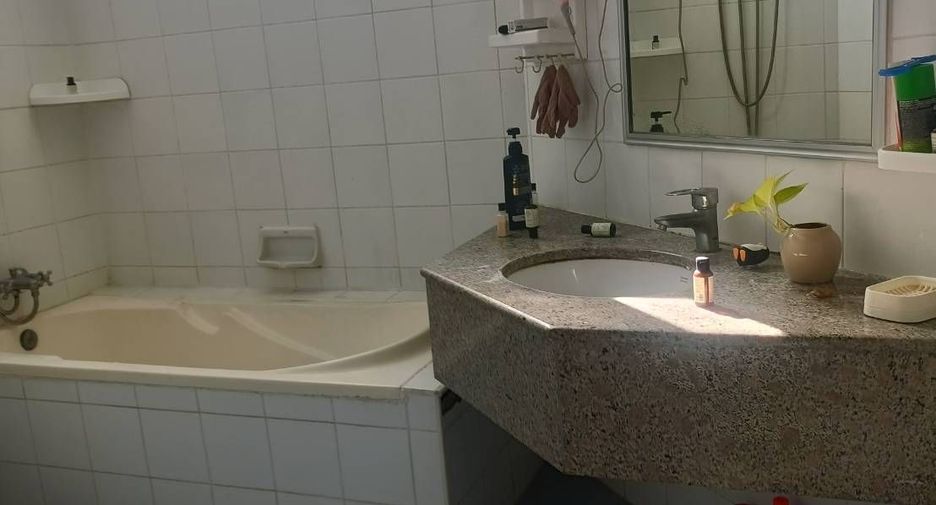 For rent 2 bedrooms condo in Watthana, Bangkok