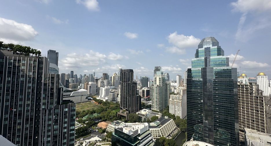 For rent 2 bedrooms condo in Watthana, Bangkok