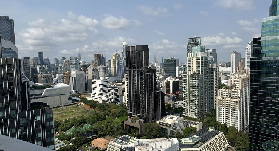 For rent 2 bedrooms condo in Watthana, Bangkok