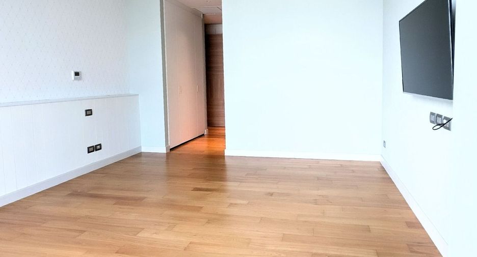 For sale 3 bedrooms condo in Pathum Wan, Bangkok