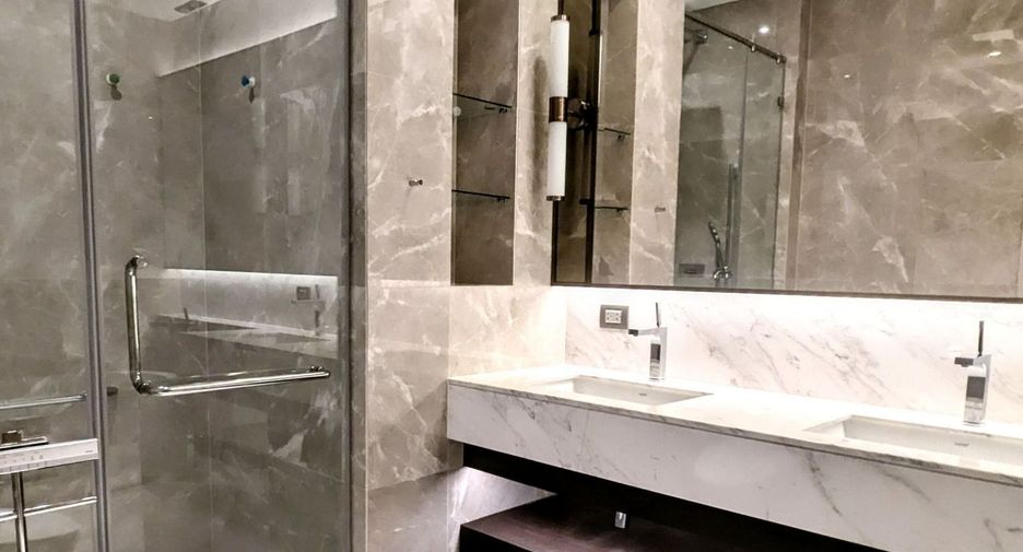 For sale 3 bedrooms condo in Pathum Wan, Bangkok