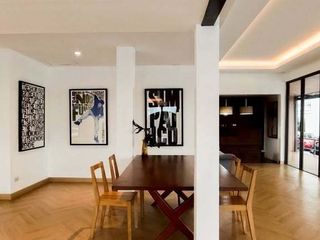 For sale 4 bedrooms townhouse in Huai Khwang, Bangkok