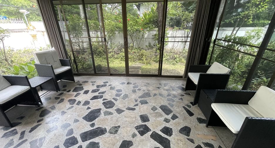 For rent 4 bedrooms house in Sathon, Bangkok