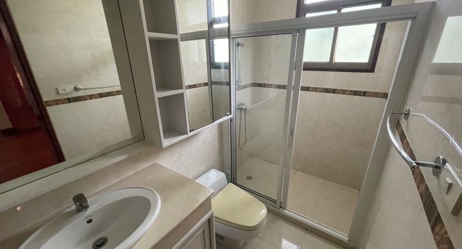 For rent 4 bedrooms house in Sathon, Bangkok