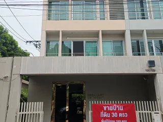 For sale 3 bedrooms townhouse in Suan Luang, Bangkok