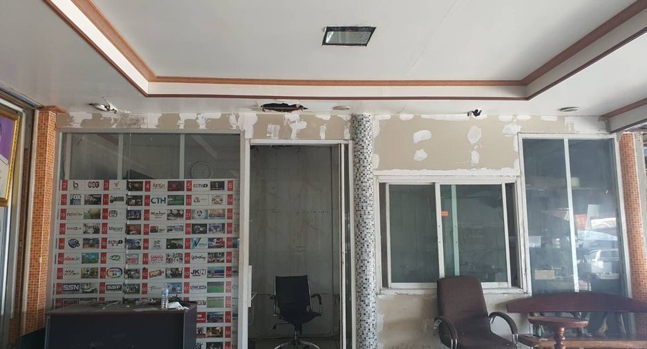 For sale 4 bedrooms retail Space in Lat Krabang, Bangkok