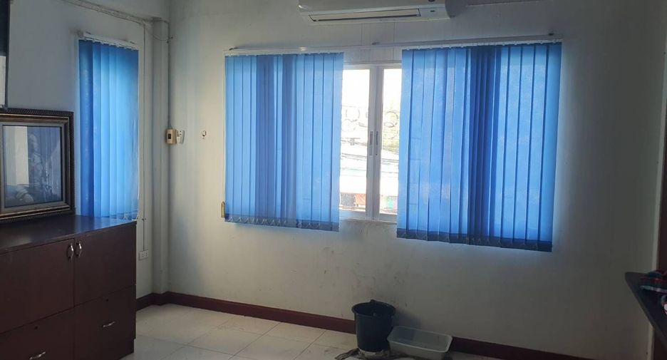 For sale 4 bedrooms retail Space in Lat Krabang, Bangkok