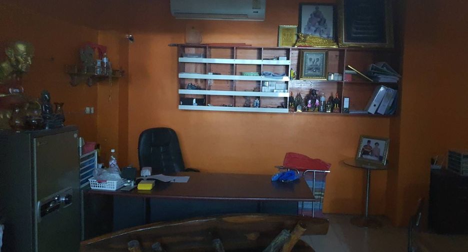 For sale 4 bedrooms retail Space in Lat Krabang, Bangkok