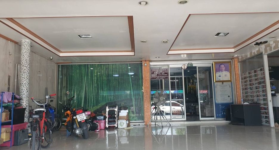 For sale 4 bedrooms retail Space in Lat Krabang, Bangkok