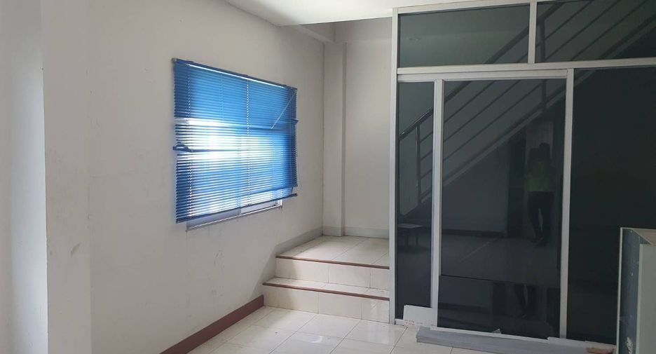 For sale 4 bedrooms retail Space in Lat Krabang, Bangkok