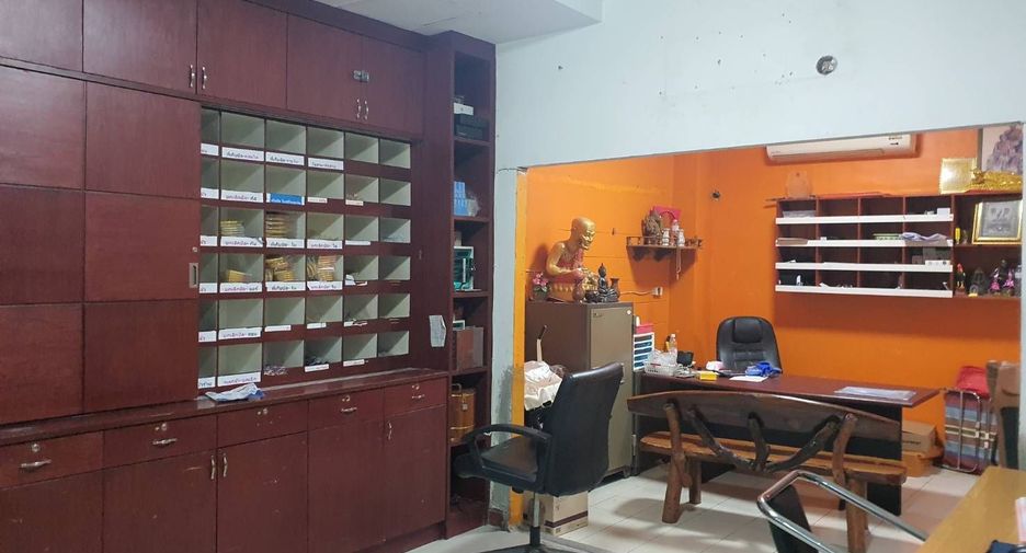 For sale 4 bedrooms retail Space in Lat Krabang, Bangkok