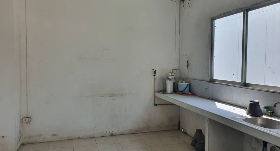For sale 4 bedrooms retail Space in Lat Krabang, Bangkok