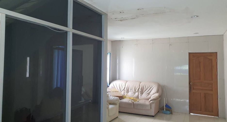 For sale 4 bedrooms retail Space in Lat Krabang, Bangkok