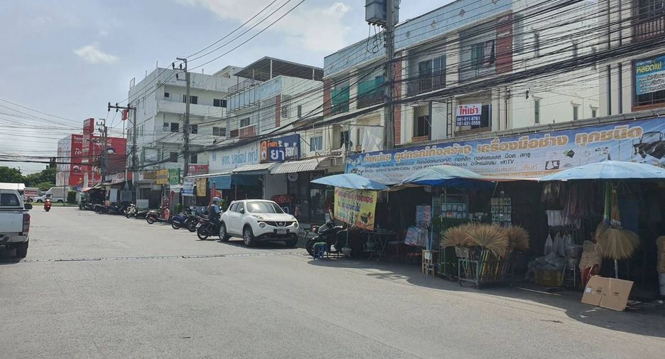 For sale 4 bedrooms retail Space in Lat Krabang, Bangkok