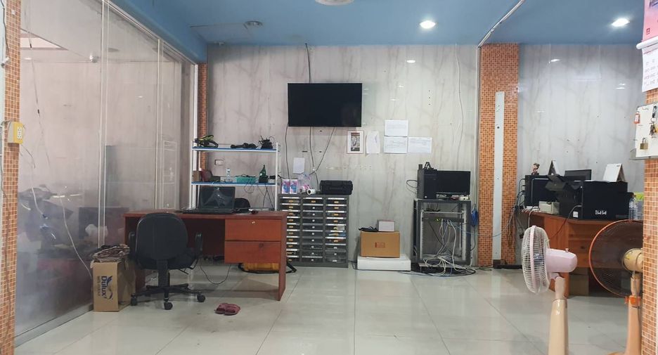 For sale 4 bedrooms retail Space in Lat Krabang, Bangkok