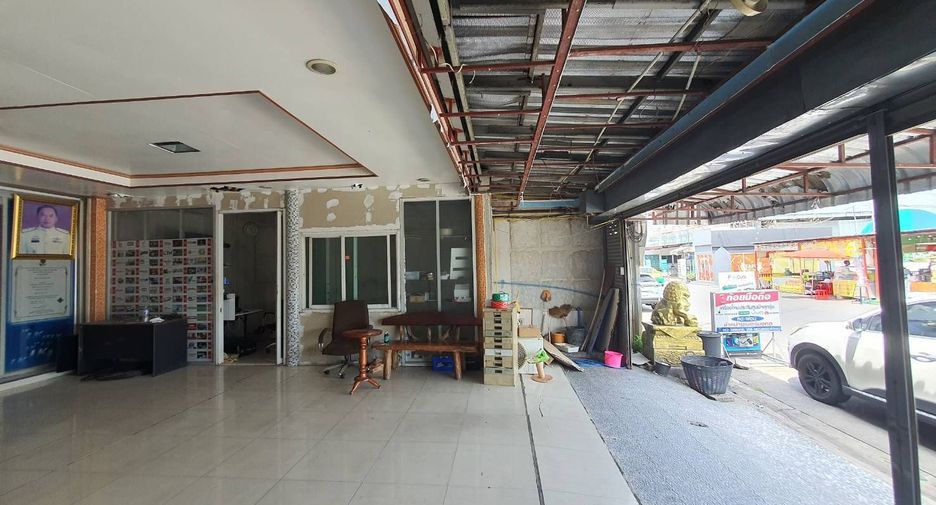 For sale 4 bedrooms retail Space in Lat Krabang, Bangkok