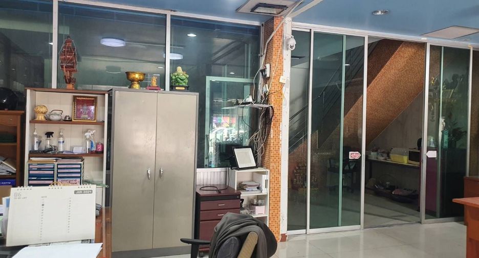 For sale 4 bedrooms retail Space in Lat Krabang, Bangkok