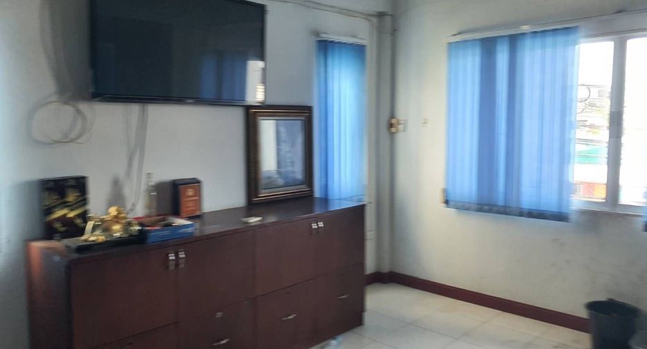 For sale 4 bedrooms retail Space in Lat Krabang, Bangkok