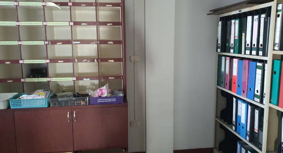 For sale 4 bedrooms retail Space in Lat Krabang, Bangkok