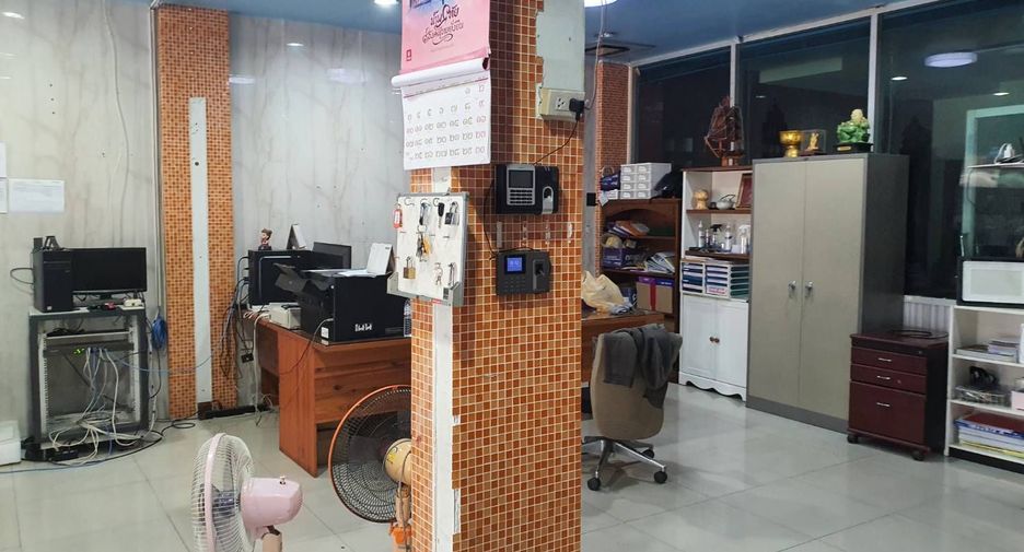 For sale 4 bedrooms retail Space in Lat Krabang, Bangkok