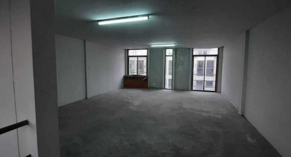 Casa adosada en alquiler de 4 habitaciones en Nong Chok, Bangkok