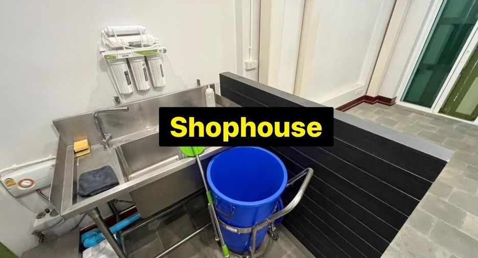 For rent 3 bedrooms retail Space in Phra Nakhon, Bangkok