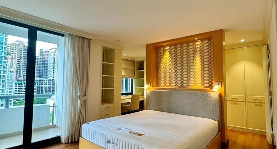 For rent 3 bedrooms condo in Pathum Wan, Bangkok