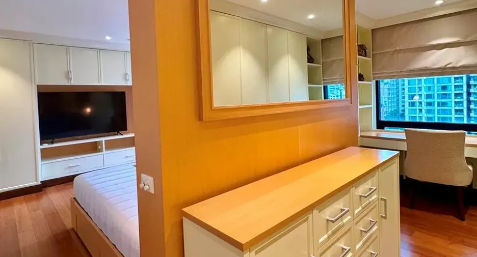 For rent 3 bedrooms condo in Pathum Wan, Bangkok