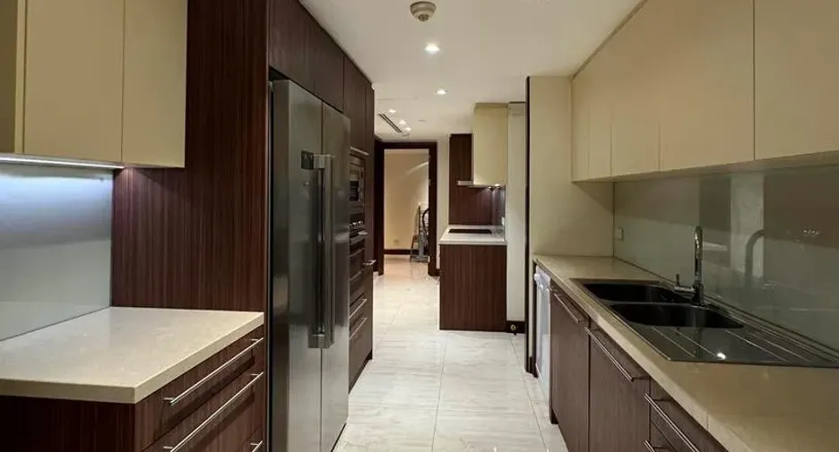 For rent 3 bedrooms condo in Pathum Wan, Bangkok