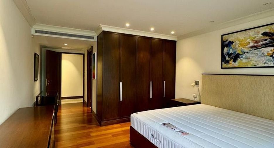 For rent 3 bedrooms condo in Pathum Wan, Bangkok