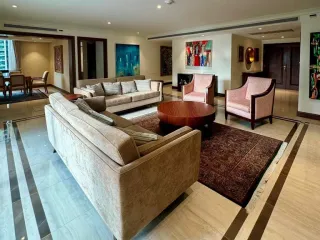 For rent 3 bedrooms condo in Pathum Wan, Bangkok