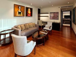 For rent 3 bedrooms condo in Pathum Wan, Bangkok