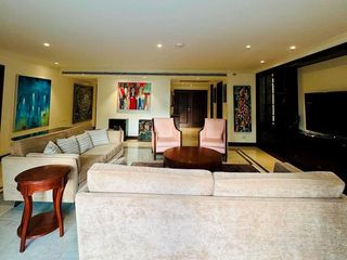 For rent 3 bedrooms condo in Pathum Wan, Bangkok