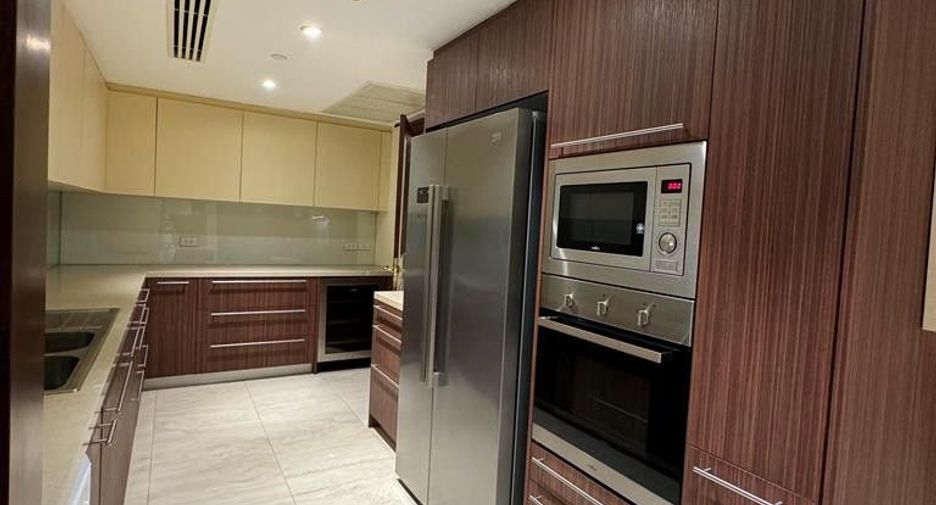 For rent 3 bedrooms condo in Pathum Wan, Bangkok