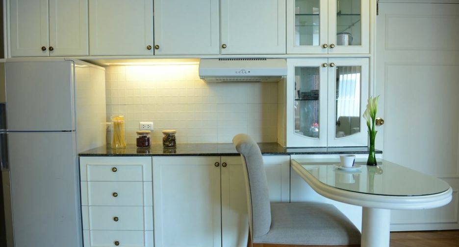 For rent 1 bed apartment in Pathum Wan, Bangkok