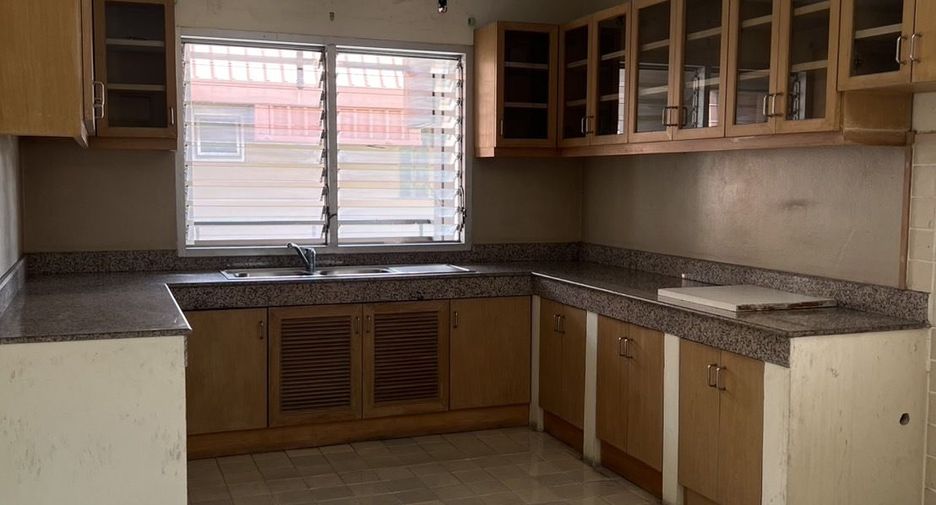 For sale 9 bedrooms condo in Dusit, Bangkok