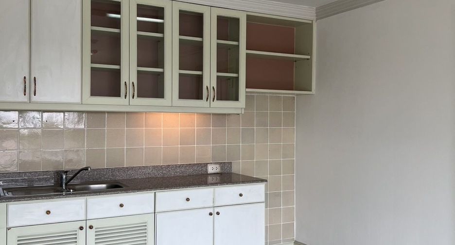 For sale 9 bedrooms condo in Dusit, Bangkok